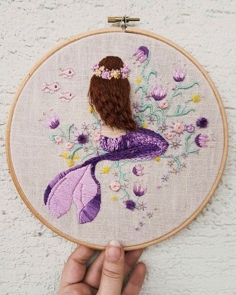 Embroidery Mermaid, Mermaid Embroidery Designs, Embroidery Hair, 3d Hair, Mermaid Embroidery, Hand Embroidery Videos, Diy Embroidery Patterns, Embroidery Videos, Hand Embroidery Flowers