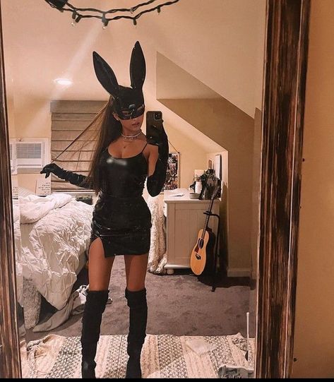 Dangerous Woman Costume, Halloween Costumes For Brunettes, Playboy Bunny Outfits, Halloween Costume Bodysuit, Halloween Club, Hot Halloween, Bunny Halloween Costume, Hot Halloween Outfits, Woman Costume