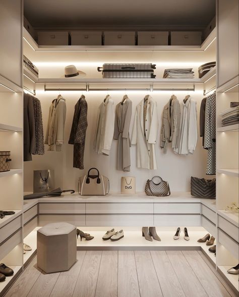 Open Wardrobe Aesthetic, Dressroom Interior, Modern Master Closet, Modern Walk In Wardrobe, Modern Walk In Closet, Closet Interior Design, Large Master Closet, Closet Minimalista, Modern Dressing Room