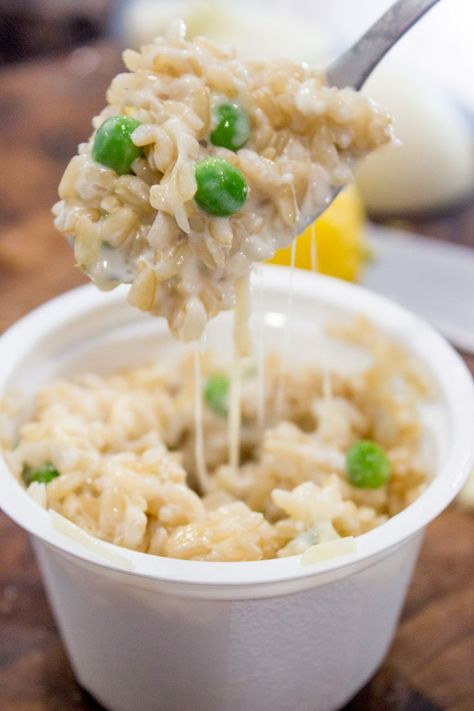 One Minute Brown Rice Risotto with garlic, peas and lemon makes the perfect on the go meal that feels like you spent all day in the kitchen in just one minute in the microwave. MixInMinute AD Garlic Peas, Cool Diy Gifts, Diy Gifts For Teachers, Brown Rice Risotto, Risotto Dinner, School Gifts For Teachers, Rice Risotto, White Rice Recipes, Bbq Side Dishes