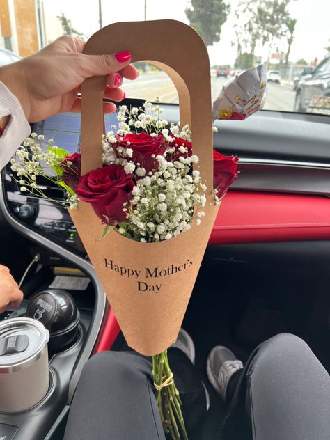 Mothers Day Gifts With Flowers, Happy Mother's Day Aesthetic, Mother Day Flowers Ideas, Mother’s Day Flower Arrangements Ideas, Mother Day Flowers Bouquet, Mothers Day Flower Arrangements Bouquets, Bouquet For Mother's Day, Flowers For Mothers Day, Happy Mothers Day Aesthetic