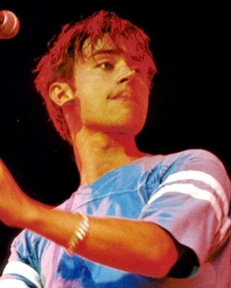 36 Me gusta, 2 comentarios - 🅱️lurry 🅱️anpage (@verybigblur) en Instagram: "he lick 👁️👅👁️ #blur #damonalbarn #90sdamonalbarn #90s #britpop #snacc #blurofficial" 90s Britpop, Blur Band, Declan Mckenna, Mile End, Things To Do With Boys, Damon Albarn, I'm With The Band, 90s Aesthetic, British Men