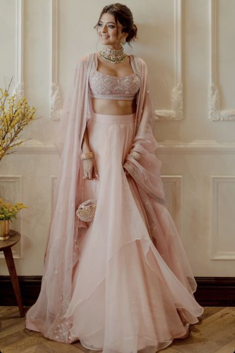 Indian Dresses For Engagement, Indian Wedding Function Outfits, Flowy Gown Aesthetic, Classy Lehenga Designs, Pastel Color Indian Outfits, Bridesmades Dresses Indian, Wedding Lehenga Bridesmaid, Sangeet Outfit Indo Western, Engagement Party Outfit Indian