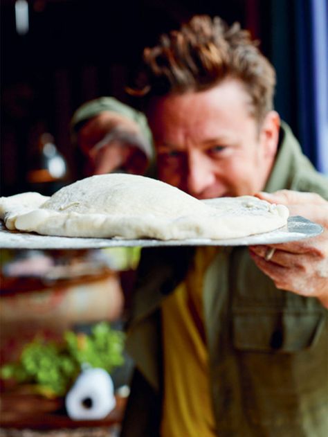 Jamie Oliver Italian Recipes, Pasta Dinner Party, Jamie Oliver Pizza, Neapolitan Pizza Dough Recipe, Neapolitanische Pizza, Pizza Vegana, Bread Dough Recipe, Neapolitan Pizza, Pizza Base