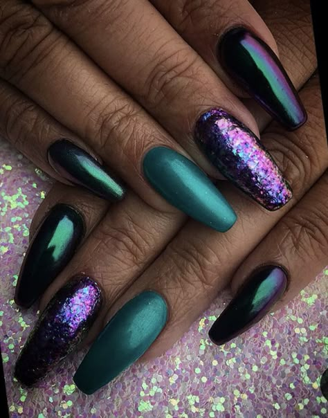 Purple With Green Nails, Halloween Nails With Chrome, Holographic Halloween Nails, Spooky Chrome Nails, Peacock Color Nails, Black Colorful Nails, Dark Colour Nails Designs, Purple And Green Nails Acrylic, Purple And Green Halloween Nails