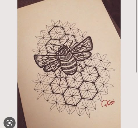 Tattoo Bee, Honeycomb Tattoo, Kunst Tattoos, Illustration Tattoo, Muster Tattoos, Bee Tattoo, Trendy Art, Bee Art, Pattern Tattoo