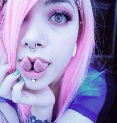 Pierced Girls, Labret Vertical, Split Tongue, Emo Scene Girls, Piercings Ideas, Piercings For Girls, Body Modification, Goth Women, Cute Emo