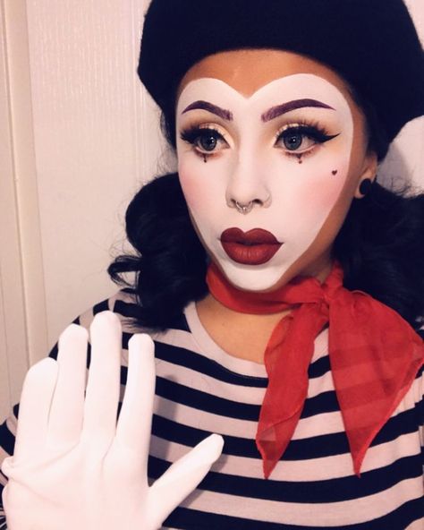 Aesthetic Mime Makeup, Mime Halloween Costume, Halloween Costume Clown, Mime Costume, Cute Clown Makeup, Mime Makeup, Halloween Coustumes, Halloween Makeup Pretty, Cute Clown