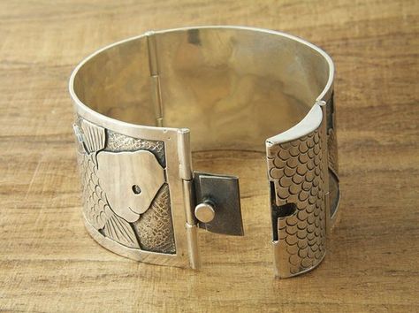 Koi Fish Bracelet, Fish Bracelet, Fishing Bracelet, Metalwork Jewelry, School Jewelry, Jewelry Organizer Box, Jewelry Clasps, Jewelry Techniques, Box Clasp