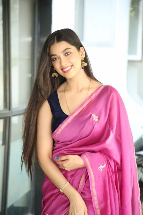 Digangana Suryavanshi latest recent photoshoot pictures in saree Digangana Suryavanshi Saree, Digangana Suryavanshi, South Actors, Bull Images, Photoshoot Pictures, Stylish Saree, Smile Pictures, Glamour Beauty, Exotic Women