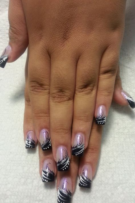 Acrylic nails by Mariass 2000s Grunge Nails, 90s Acrylics, Simple 2000s Nails, Black 2000s Nails, Black Nails 2000s, Short Acrylic Nails Y2k, Emo Acrylic Nails, 90s French Tip Nails, Short Mcbling Nails