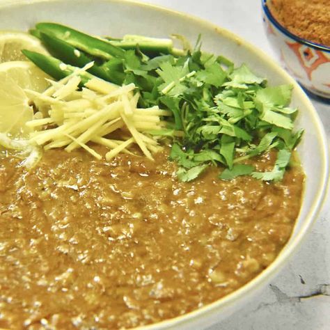 Beef Haleem Recipe, Haleem Recipe Pakistani, Haleem Recipe, Spaghetti With Ground Beef, Chaat Masala, Red Chili Powder, Red Lentil, Slow Cooked, Barley