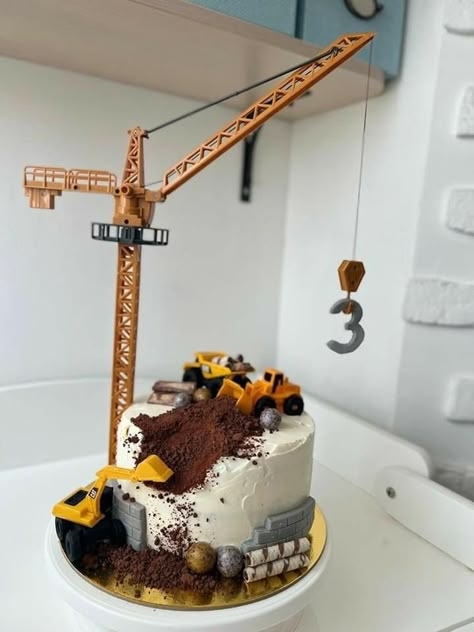 4 Birthday Cake, Construction Cake Topper, Vehicle Cake, Kid Birthday Cakes, First Birthday Cake Ideas, Γενέθλια Mickey Mouse, Construction Birthday Cake, Construction Theme Birthday, Construction Theme Birthday Party