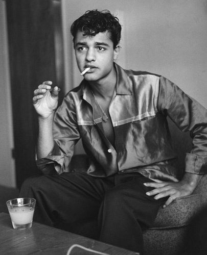 Sal Mineo photos, including production stills, premiere photos and other event photos, publicity photos, behind-the-scenes, and more. Sal Mineo, Classic Film Stars, Evelyn Hugo, Strange Events, Famous Stars, Tv Actors, Child Actors, Grab Bag, Hollywood Actor