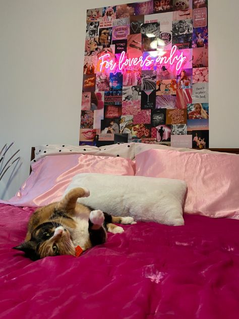 Wall Collage With Neon Sign, Collage Wall With Neon Sign, Neon Sign Decor Ideas, Photo Wall With Neon Sign, Neon Sign Room Aesthetic, Podcast Wall, Above Bed Pictures, Sorority Dorm Room, Pink Aesthetic Wall Collage