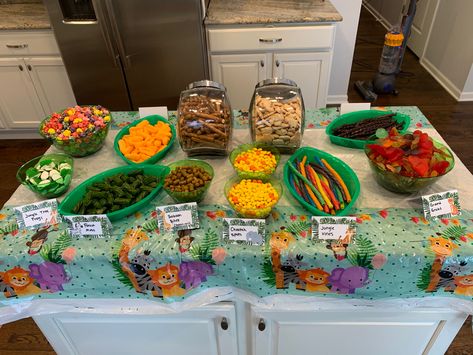 Animal themed candy table for safari jungle birthday party Two Wild Snack Table, Two Wild Birthday Party Girl Food, Two Wild Candy Table, Born 2 Be Wild Birthday Party Food, Born Two Be Wild Food Ideas, Wild Animal Birthday Party Jungle Theme Food Ideas, Sage Party, Safari Birthday Party Food, Safari Jungle Birthday Party