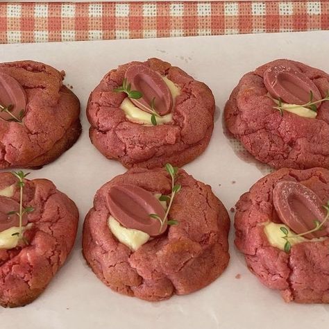 Red Velvet Cookies Aesthetic, Korean Cookies Aesthetic, Desserts Aesthetic Korean, Cookie Aesthetic Korean, Heart Cookies With Jam Aesthetic, Korean Deserts Aesthetic, Food Photography Dessert, Korean Cafe, Bubble Waffle