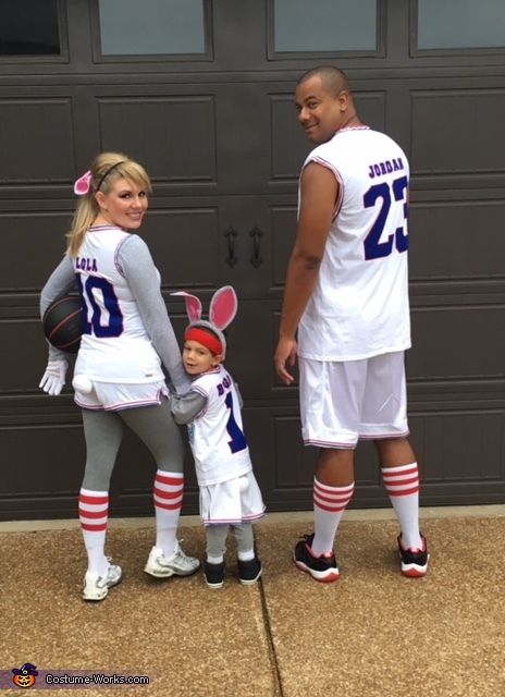 Tune Squad Bugs Bunny & Lola Space Jam Family Halloween Costume, Bugs And Lola Costume, Tune Squad Costume, Bunny Costume Kids, Bugs Bunny Lola, Lola Bunny Costume, Fun Relationship, Family Themed Halloween Costumes, Themed Halloween Costumes