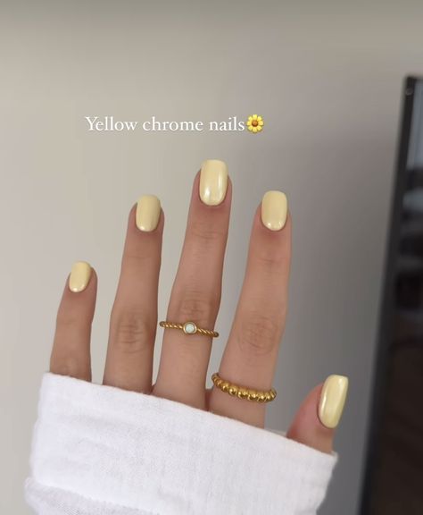 Simple Gel Color Nails, Short Gel Nails Plain Color, Light Yellow Gel Nails, Short Nail Colors Summer, Shellac Nails Summer 2024, Shilac Nails Ideas, Summer Nails Shellac, Italy Inspired Nails, Short Nail Summer