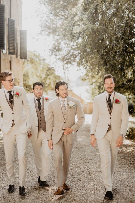 Cream Colored Wedding Suit, Beige Groomsmen Attire, Italian Wedding Groom Outfit, Taupe Suits Wedding Men, Italian Wedding Suit, Fall Wedding 2023, Fall Groomsmen, Wedding Dresscode, Rustic Wedding Suit