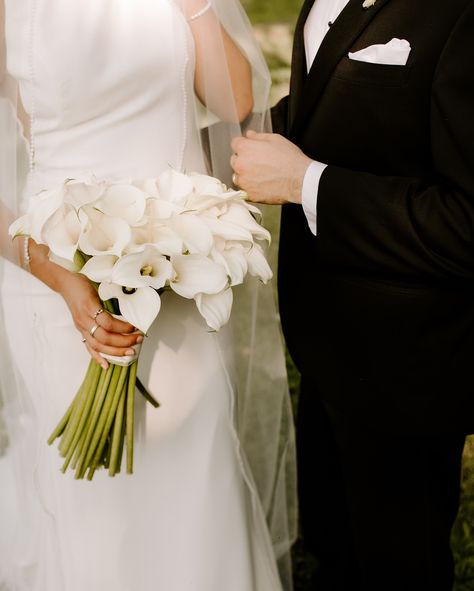 A calla lilly bouquet 🥹 period. Cala Lily And White Roses Bouquet, Bridal Bouquet Calla Lily, Calla Lilly Bouquets Wedding, Lilly Bouquet Wedding, White Calla Lily Wedding Bouquet, Baby's Breath Bridal Bouquet, Calla Lily Wedding Invitations, Calla Lillies Wedding, Calla Lillies Bouquet