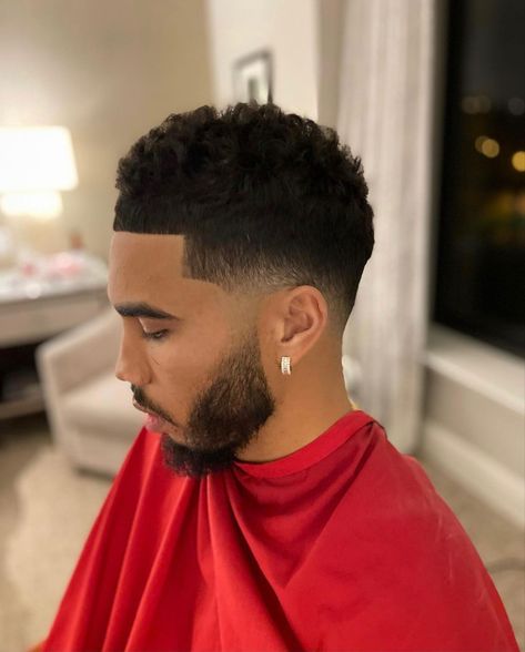 Jason Tatum Haircut, Jayson Tatum Haircut, Tatum Haircut, Boys Haircuts Curly Hair, Mens Short Curly Hairstyles, Jason Tatum, Taper Fade Short Hair, Waves Hairstyle Men, Taper Fade Curly Hair