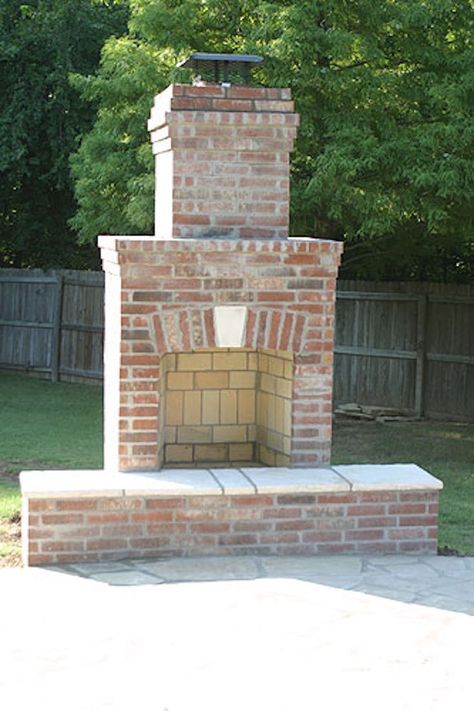 Creative Outdoor Fireplace Designs and Ideas Outdoor Fireplace Brick, Dream Backyard Patio, Outside Fireplace, Diy Outdoor Fireplace, Outdoor Fireplace Designs, Outdoor Fireplace Patio, Patio Fireplace, Backyard Fireplace, Brick Oven