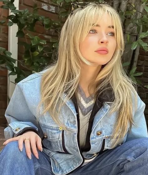 Outfit Ideas Winter, Ootd Style, Bold And Beautiful, American Beauty, Hair Envy, Brunette Hair, Aesthetic Hair, Sabrina Carpenter, Hairstyles With Bangs