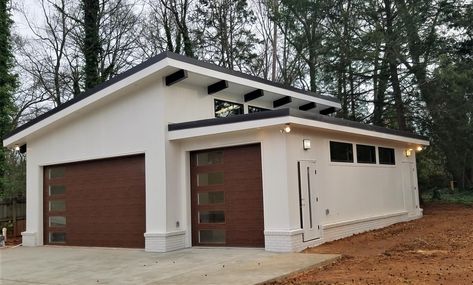 Mid Century Modern Garage, Mid Century Garage, Detached Garage Designs, Modern Carport, Contemporary Garage, Garage Workshop Plans, Modern Garage Doors, Garage Guest House, Garage Addition