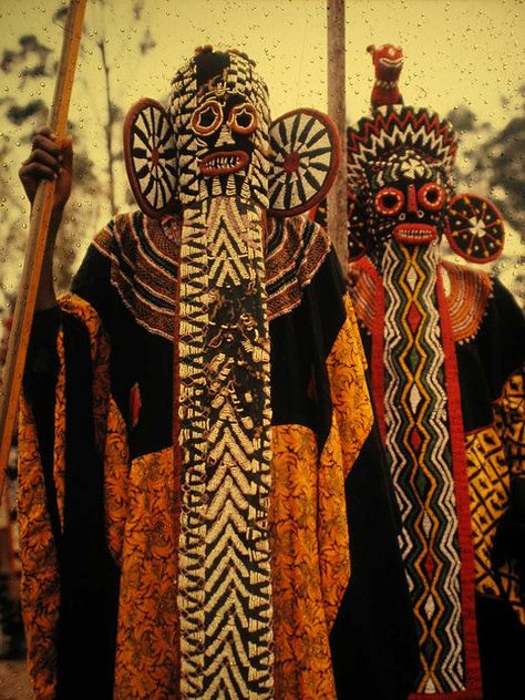 Cameroun-501 by Denis.L, via Flickr Social Hierarchy, Afrique Art, Afrikaanse Kunst, Art Premier, Cowrie Shells, African People, Masks Art, African Pattern, African Masks