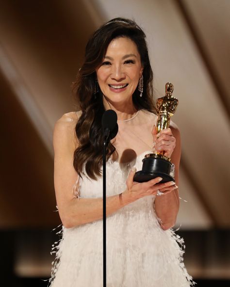 Dior (@Dior) / Twitter 60 Year Old Hairstyles, Oscars 2023, Sixty And Me, Best Actress Award, Old Hairstyles, Oscar Award, Best Cinematography, Best Documentaries, Michelle Yeoh