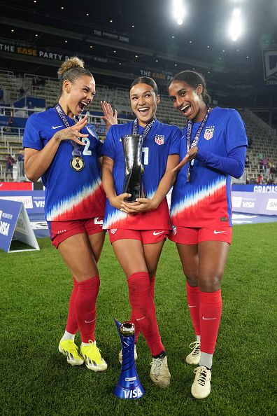 Soccer Legs Women, Us Womens Soccer Team, Usa Women’s Soccer Team, Pro Soccer Player Aesthetic, Soccer Girl Aesthetic, Us Womens Soccer, Women Soccer Players, Soccer Things, Female Footballers