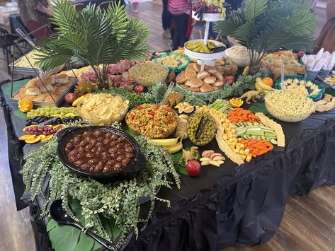 Safari Food Table Ideas, Adam And Eve Theme Party, Safari Theme Food Table, Jungle Theme Taco Bar, Jungle Themed Gender Reveal, Dinosaur Grazing Table, Gender Reveal Jungle Theme, Jungle Theme Food Table, Safari Grazing Table