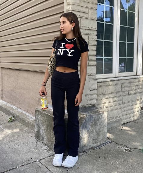 Nyc Shirt, Ny Outfits, Black Flare Pants, New York Outfits, Date Outfit Casual, Pants Outfit Casual, I Love Ny, Pants Outfits, Black Flare