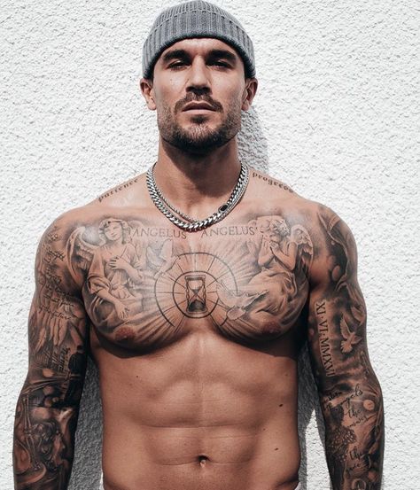 Hals Tattoo Mann, Chest Tattoo Drawings, Chest Ideas, Tatted Men, Small Chest Tattoos, Torso Tattoos, Men Tattoos Arm Sleeve, Tattoo Inspiration Men, Cool Chest Tattoos