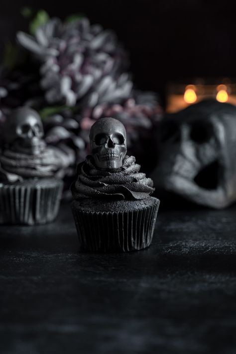 Spooky Vegan Black Cocoa Cupcakes - Floured Frame Cocoa Cupcakes, Food Dates, Skull Cupcakes, Gothic Cake, Black Cupcakes, Black Cocoa, How To Temper Chocolate, Autumn Food, Uk Food