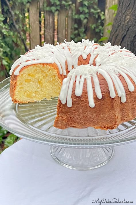 Pineapple Coconut Pound Cake Coconut Bundt Cake, Coconut Pound Cake, Pineapple Pound Cake, Almond Pound Cake, My Cake School, Coconut Pound Cakes, Recipes Southern, Lemon Cream Cheese Frosting, Bundt Cake Recipe