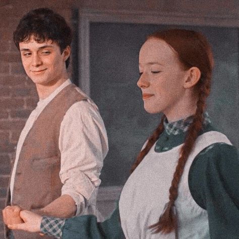 #anne #gilbert #anneofgreengables Jonathan Crombie, Anne Gilbert, Anne And Gilbert, Amybeth Mcnulty, Gilbert And Anne, Anne White, Gilbert Blythe, Anne Shirley, Anne With An E