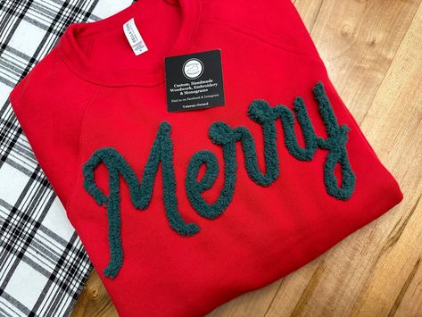 Christmas Sweatshirts Embroidery, Chenille Yarn Sweatshirt Diy, Christmas Sweatshirt Ideas, Chenille Sweatshirt, Mom Embroidery, Word Shirts, Basic Embroidery, Diy Sweatshirt, Embroidery Sweatshirt