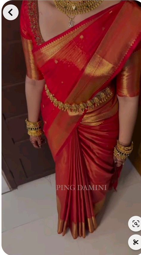 Wedding South Indian Saree, Kerala Red Wedding Saree, Red Wedding Sarees, South Indian Reception Look, Wedding Saree For Dusky Skin Tone, Red Silk Saree Look, Red Wedding Saree South Indian, Reception Saree Ideas, Maroon Silk Saree Kanchipuram