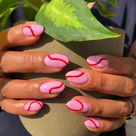 1-Line Nail Art Is the Latest Minimalist Trend, and Here Are 26 of Our Favorites Makeup Minimalist, Snow Travel, Line Nail Art, Mauve Nails, Unghie Sfumate, Minimalist Nail, Nagellack Trends, Design Makeup, Minimalist Nail Art