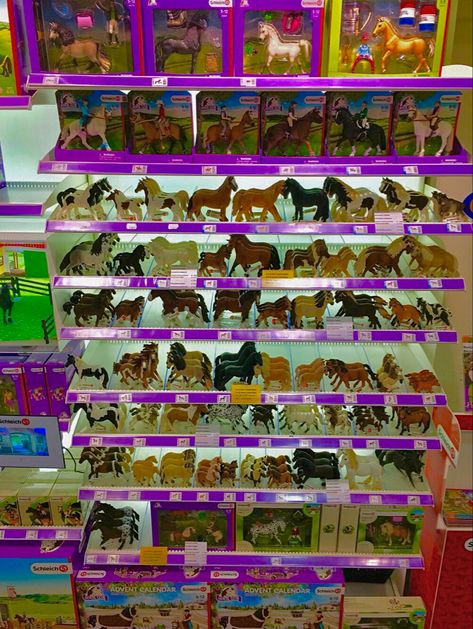 Toy Horses Schleich, Schleich Horses Stable, Toy Horse Stable, Schleich Diy, Diy Horse Barn, Schleich Horses, Horse Brushes, Bryer Horses, Horse Toys