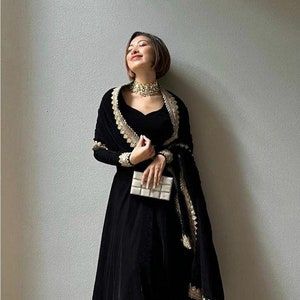 YourChoiceByChivangi - Etsy UK Velvet Lehenga Blouse, Black Velvet Lehenga, Velvet Anarkali Suits, Black Velvet Wedding, Choli Black, Lehenga Velvet, Wedding Choli, Black Salwar, Velvet Lehenga Choli