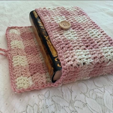 Book Lovers Cover, Crochet Book Bag, Crochet Pencil Toppers, Crochet Book Sleeve, Crochet Pencil Case, Crochet Pencil, Crochet Book Cover, Pink Book, Book Pouch