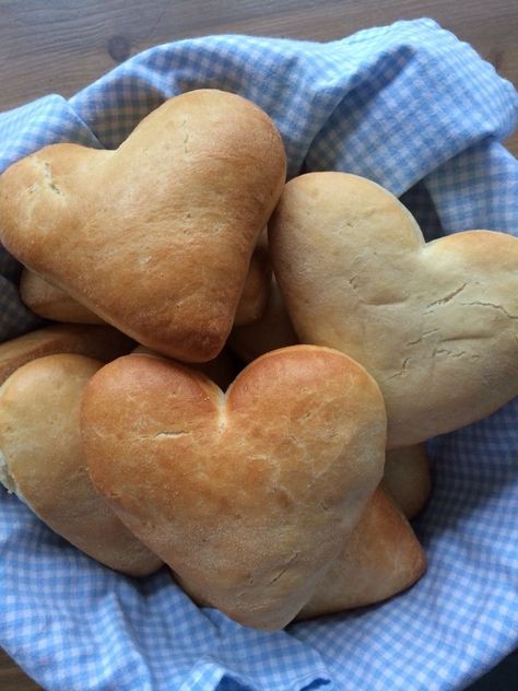 Heart Food, Think Food, Food Is Fuel, Dinner Rolls, Food Obsession, Pretty Food, Food Cravings, I Love Food, Cute Food