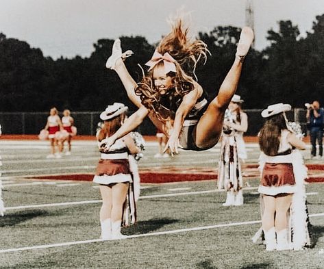 Cheerleading Tricks, Cheer Tricks, Cheerleading Stunting, Cheer Base, Cheer Flexibility, Crazy Stunts, Cheerleading Pics, Cheer Goals, Cheer Jumps