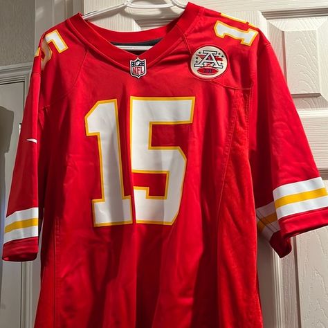 Kansas City chiefs Jersey Chiefs Jersey Outfits, Kansas City Chiefs Jersey, University Clothes, Chiefs Jersey, Nfl Chiefs, University Outfit, Dream List, Football Tops, Chiefs Football