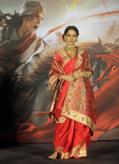 Don't Know How Kangana Sleeps In The Night After Taking Direction Credit: Manikarnika Director Krish | HuffPost India Maharashtrian Saree, Wedding Outfits For Women, Indian Wedding Gowns, Designer Sarees Wedding, Nauvari Saree, Indian Bridal Sarees, Indian Sari Dress, Couple Wedding Dress, Paithani Saree