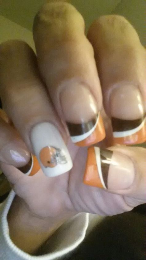 Cleveland Browns nails ! Love them Cleveland Browns Nails Design, Cleveland Browns Nail Art, Cleveland Browns Nails, Orange And Black Football Nails, Vols Nails, Football Nails Design, Cleveland Browns Crochet Blanket, Cleveland Browns Bracelets, Sport Nails