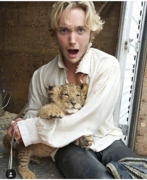 Toby and the Tiger! Posted by Megan Follows from BTS of 3x02. Toby Regbo, Reign, Lion, Tumblr, Tv